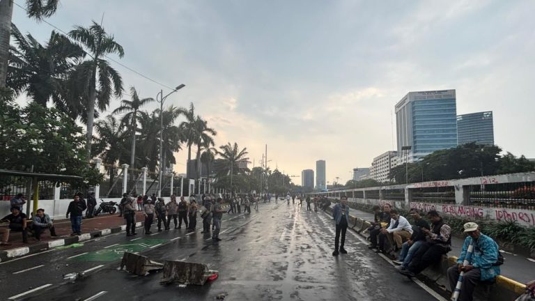 Demo 27 Agustus di DPR: Jalan Terbuka, Rute Transjakarta Berubah, dan Cara Pantau CCTV