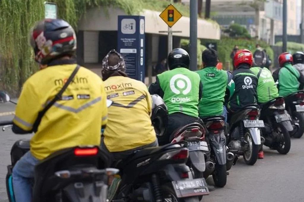 Driver Ojol Rayakan Kemenangan: Tarif Potongan Aplikator Turun Jadi 8 Persen!