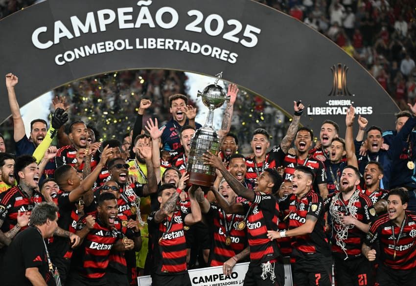 Flamengo Catat Rekor Penonton dan Lolos Perempat Final Libertadores dengan Kemenangan 2-1 atas Cruzeiro