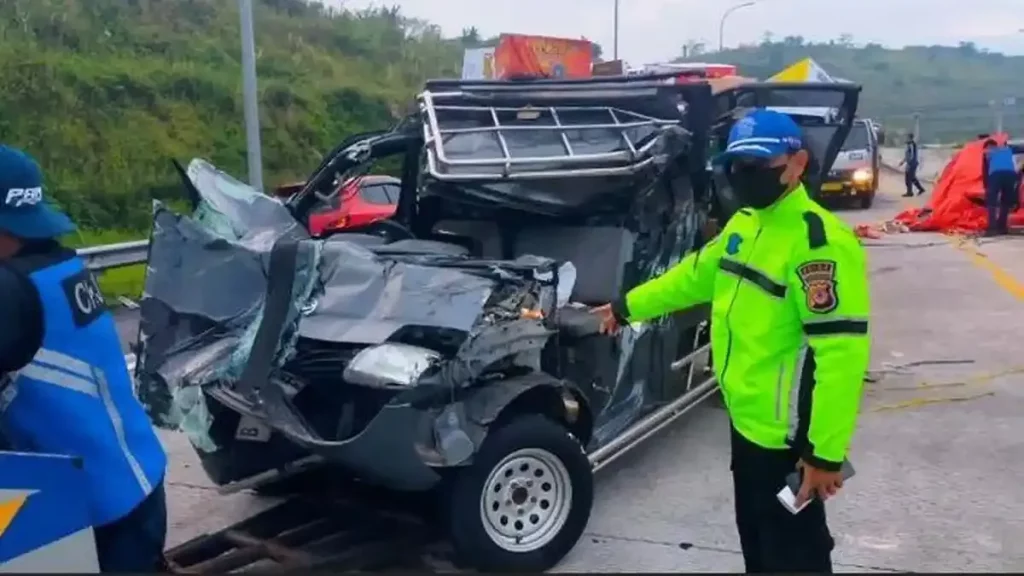 Kecelakaan Maut di Tol Cisumdawu: Pikap Hantam Truk, Satu Nyawa Melayang