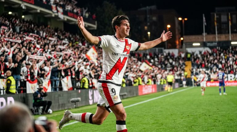 Profil Sergio Camello: Striker Muda Spanyol yang Bersinar di Rayo Vallecano