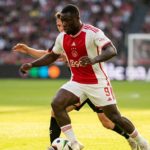 Gaya Bermain Brian Brobbey: Kekuatan Fisik dan Ketajaman di Kotak Penalti