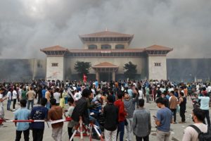 Bencana di Nepal, Serangan di Kyiv, dan Revolusi Televisi Digital: Bagaimana Dunia Terkoneksi