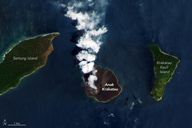 Subuh Berubah: Debu Anak Krakatau Mengganggu Ibadah dan Kehidupan Sehari‑Hari