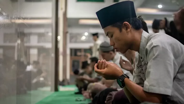 Subuh Hari Ini Penuh Keberkahan: Jadwal, Amalan, Safari Sholat, dan Kafe Sunrise Menanti